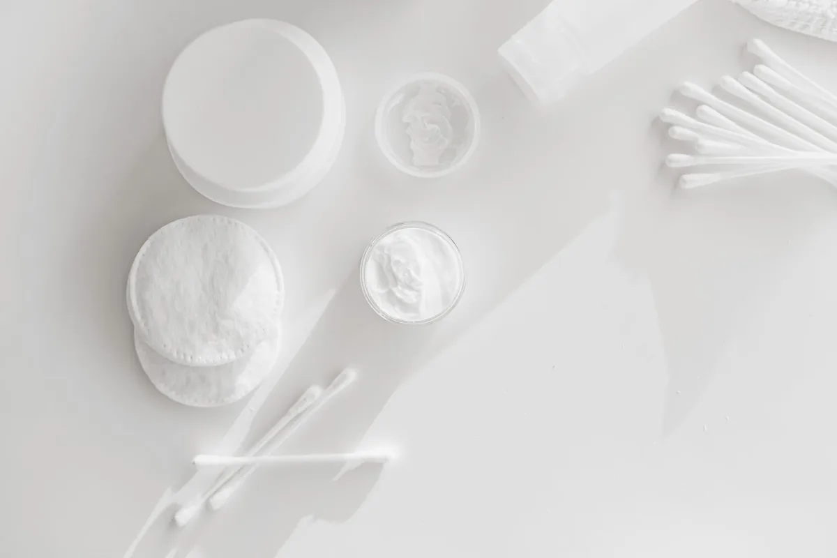Piel seca o tirante: qué hace realmente una crema hidratante